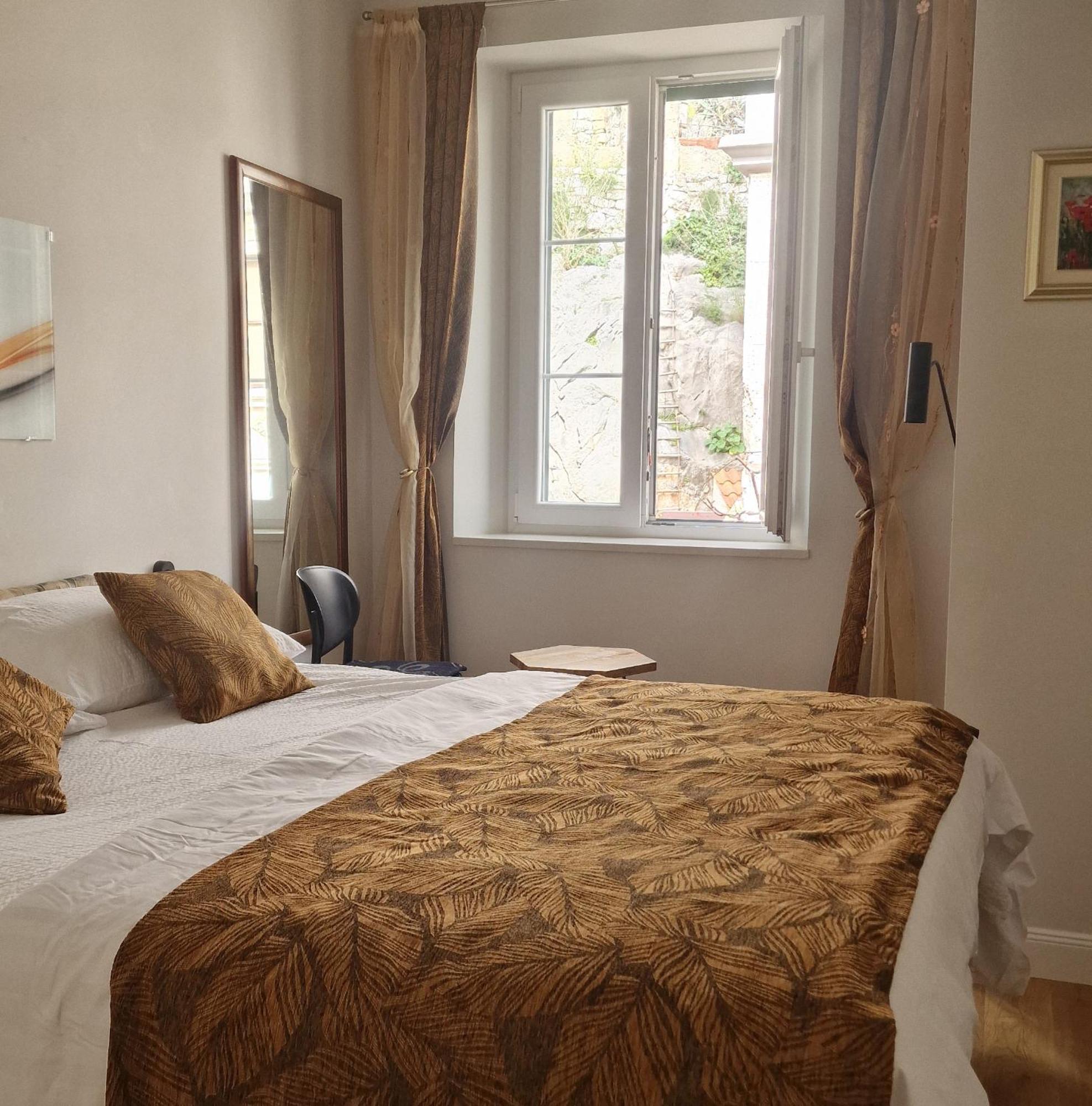 Old Town Apartment Omiš Extérieur photo